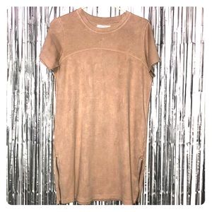 Beige T-shirt dress with zippers on side